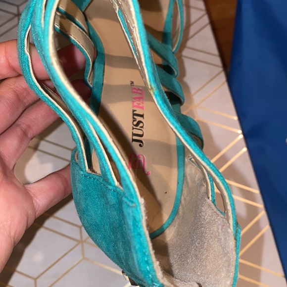 JUSTFAB Platform Heels - Picture 3 of 3